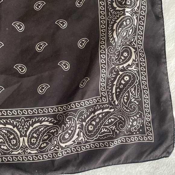 Dark brown paisley kerchief / bandana - Picture 8 of 17